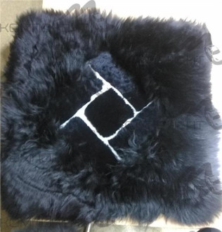 Коврик на сиденье натуральный мех (черные)